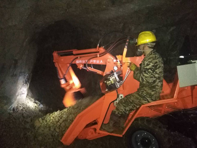 煤礦扒渣機(jī)工作現(xiàn)場(chǎng)