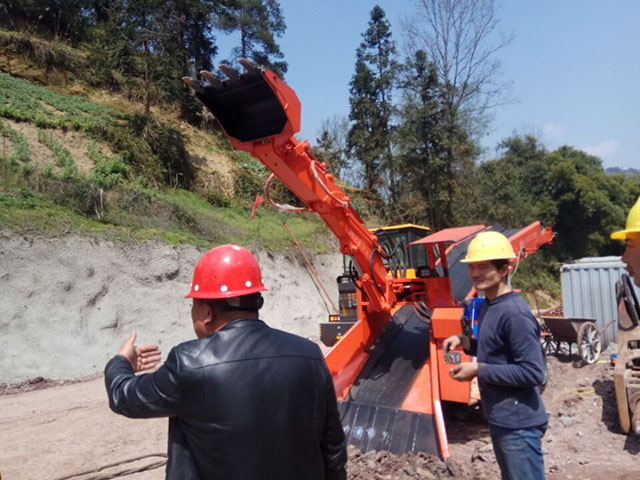 隧道扒渣機(jī)